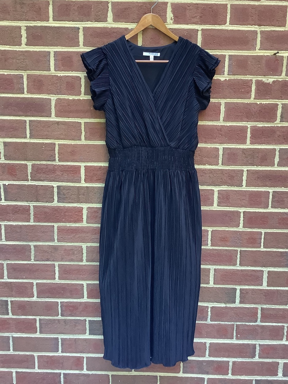 Like New Studio One New York Black Accordion Pleated Midi Dress M